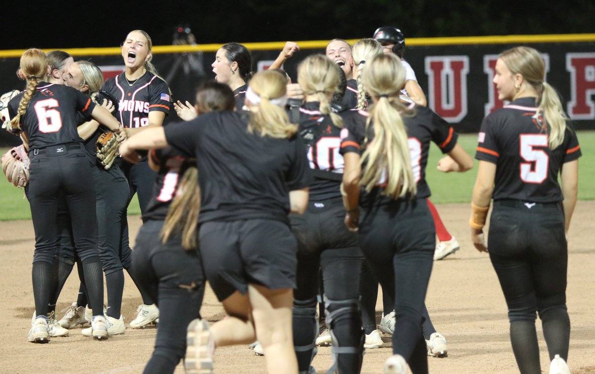 People really seemed excited about something last  night in Davenport. #iahssb
