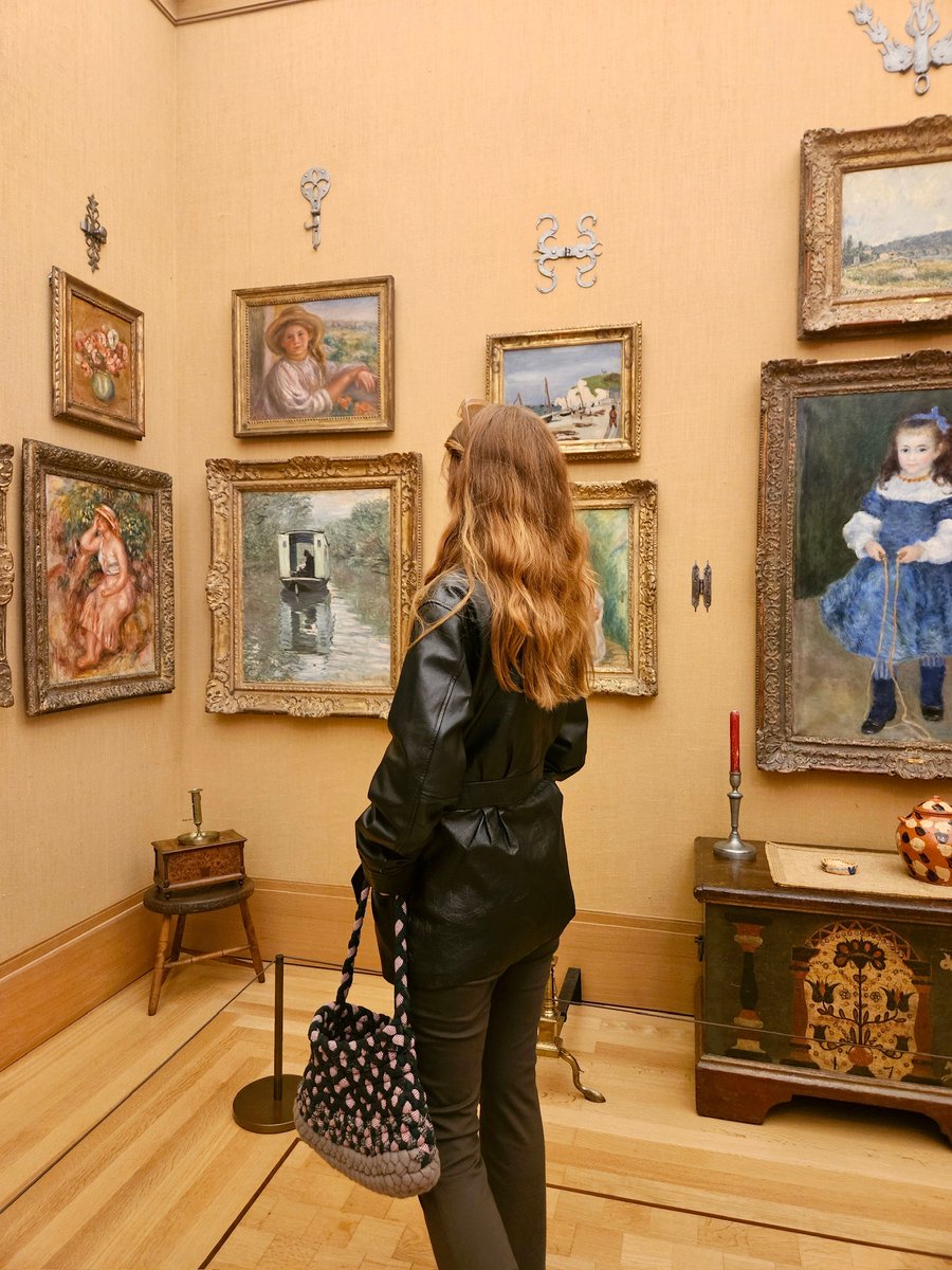 oh__erna's tweet image. Me romanticizing every life I didn’t live in a painting 🎨🖤