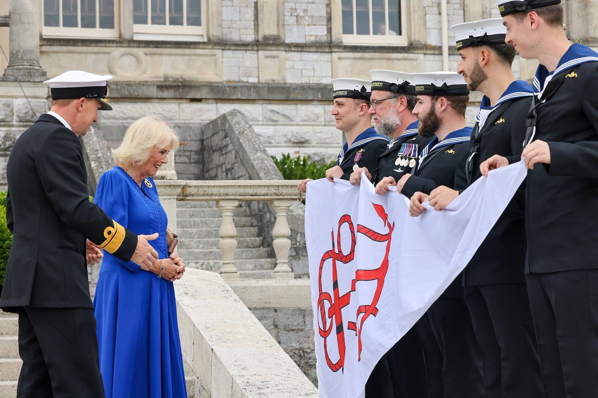 GenGJenkinsRM's tweet image. The Royal Navy is grateful for the honour Her Majesty The Queen has bestowed upon us by accepting the appointment of Vice Admiral of the United Kingdom. The title recognises the high regard in which Her Majesty is held by all of us. We are proud to present Her Majesty’s Burgee.