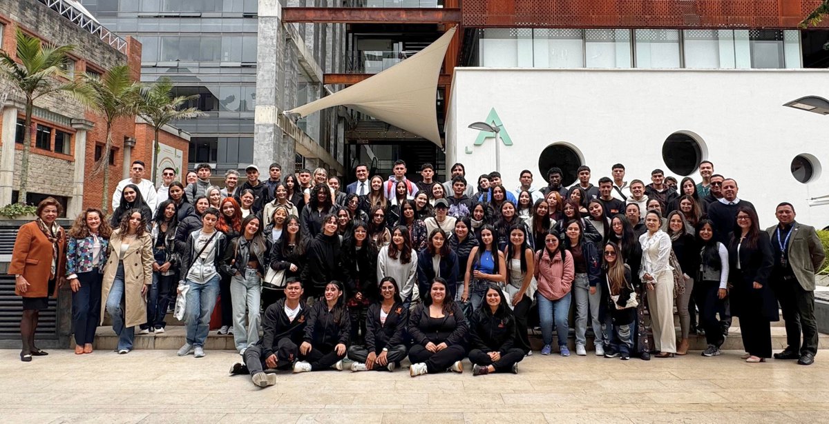 Según <a href="/pahowho/">PAHO/WHO</a>, en las Américas podrían faltar entre 600.000 y 2 millones de trabajdores de salud para 2030. 

Ustedes, estudiantes de primer semestre en <a href="/U_ElBosque/">Universidad El Bosque</a>, están iniciando carreras que transforman vidas y fortalecen los sistemas de salud ¡Marcarán la diferencia!💪