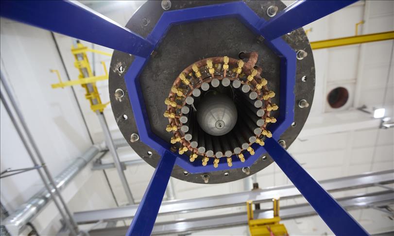Rosatom bilim adamları derin uzay görevleri için geliştirdikleri plazma roket motoru prototipinin testlerine başlayacak.

Akkuyu NGS'yi inşa eden Rusya Devlet Nükleer Enerji Kuruluşu Rosatom'daki bilim adamları, en az 6 newton gelişmiş itme performansı ve saniyede en az 100