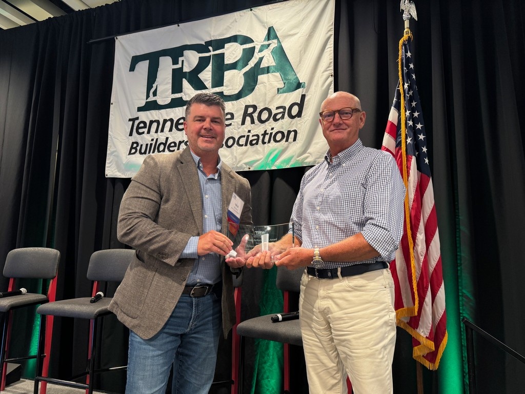 midstate_const's tweet image. An incredible year at the TRBA Mid-Year Meeting in Nashville!
Kelly Coleman accepted the TRBA Lifetime Achievement Award on behalf of the late Johnny Fred Coleman. Carol Coleman was also honored for founding Ollie Otter child passenger safety.
#MidStateConstruction #TRBA