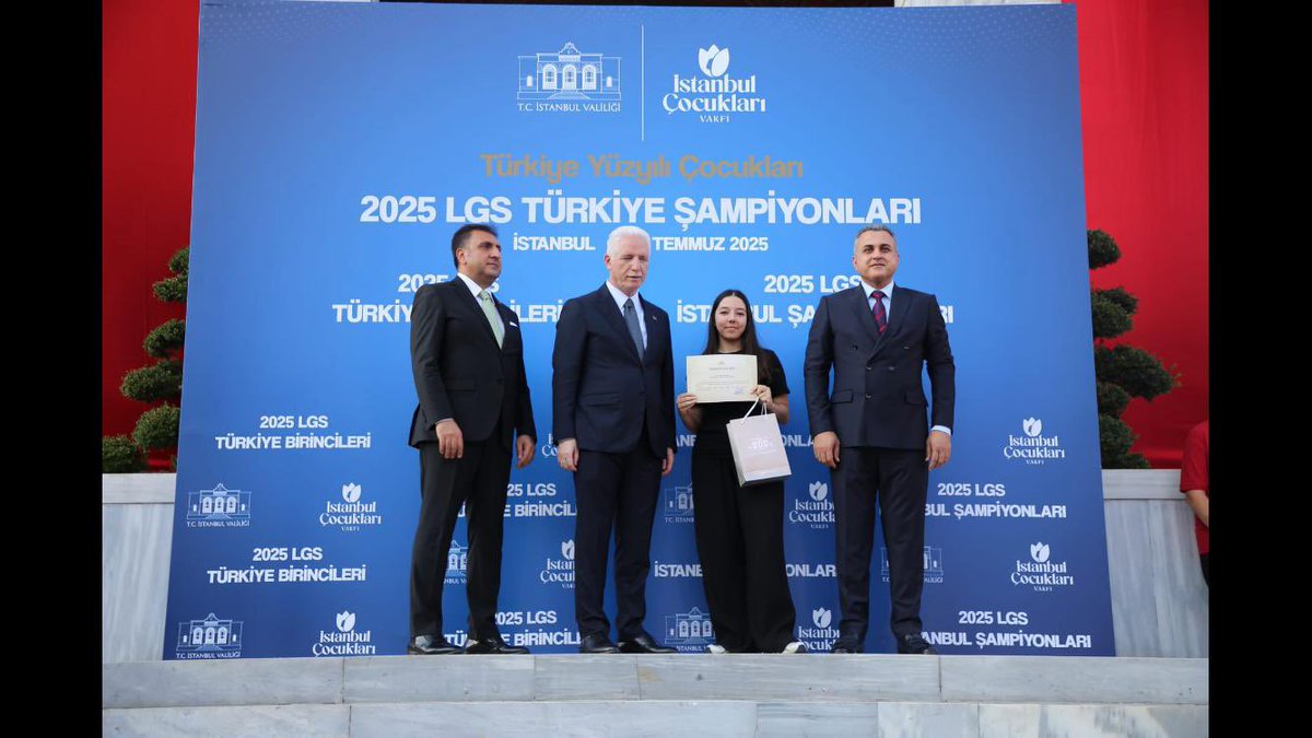 Küçükçekmece İlçe Millî Eğitim Müdürlüğü (@kucukcekmecemeb) on Twitter photo Valiliğimizce gerçekleştirilen LGS Birincileri Ödül Töreninde, üstün başarı gösteren öğrencilerimiz ödüllerini alarak gurur dolu anlar yaşadı.
<a href="/tcmeb/">Millî Eğitim Bakanlığı</a> <a href="/istanbulilmem/">İstanbul İl Millî Eğitim Müdürlüğü</a> <a href="/KcekmeceKymklik/">T.C. Küçükçekmece Kaymakamlığı 🇹🇷</a> <a href="/anteplioglu76/">Mustafa Anteplioglu</a> <a href="/EminCikrikci/">Emin ÇIKRIKÇI</a> Valiliğimizce gerçekleştirilen LGS Birincileri Ödül Töreninde, üstün başarı gösteren öğrencilerimiz ödüllerini alarak gurur dolu anlar yaşadı.
<a href="/tcmeb/">Millî Eğitim Bakanlığı</a> <a href="/istanbulilmem/">İstanbul İl Millî Eğitim Müdürlüğü</a> <a href="/KcekmeceKymklik/">T.C. Küçükçekmece Kaymakamlığı 🇹🇷</a> <a href="/anteplioglu76/">Mustafa Anteplioglu</a> <a href="/EminCikrikci/">Emin ÇIKRIKÇI</a>