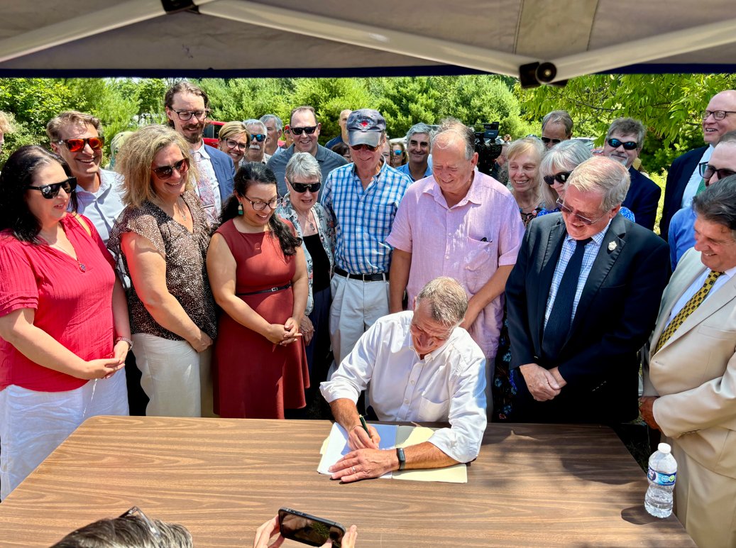 ACCDVermont's tweet image. 🎉 Celebrating the passage of the Community and Housing Infrastructure Program in Fair Haven! CHIP will launch in 2026 with the potential for $2B+ in housing infrastructure investment by 2035.
🔗Learn more: accd.vermont.gov/economic-devel…