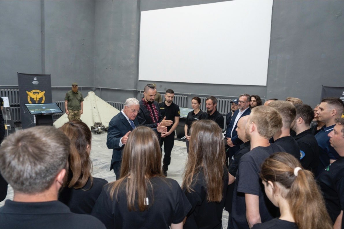 generalkellogg's tweet image. Toured some of Ukraine’s defense base with @AKamyshin, @H_Smetanin, and @NePrytuliatysa. I saw firsthand how Ukrainian-made drones are being built and developed. Incredible innovation, especially with drones. In this new age/type of war, they lead. Their speed of innovation and…