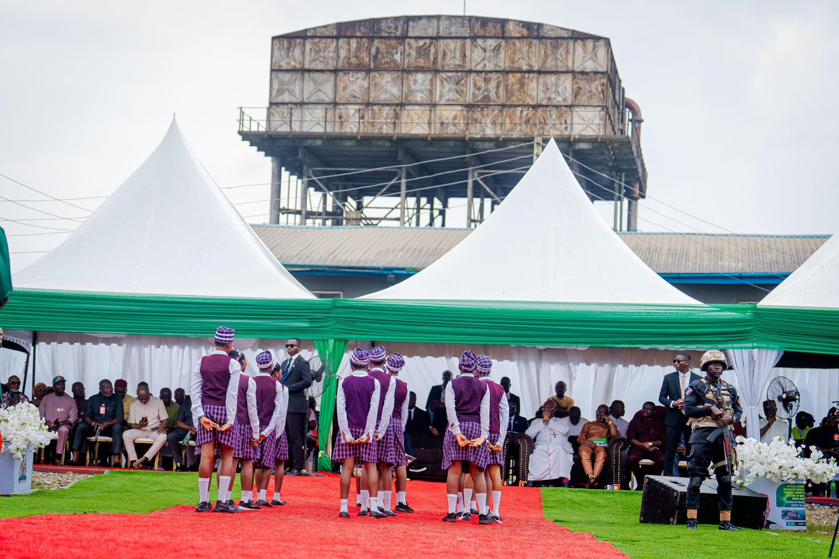 Ike monday tweet media