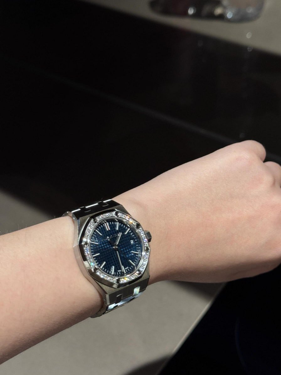 Elevate your wrist game with a watch that speaks volumes. Effortless sophistication meets pure luxury 🕰️ #StatementWatch #LuxuryVibes #TimelessStyle #LuxuryWatch #SophisticatedStyle #WristGameStrong