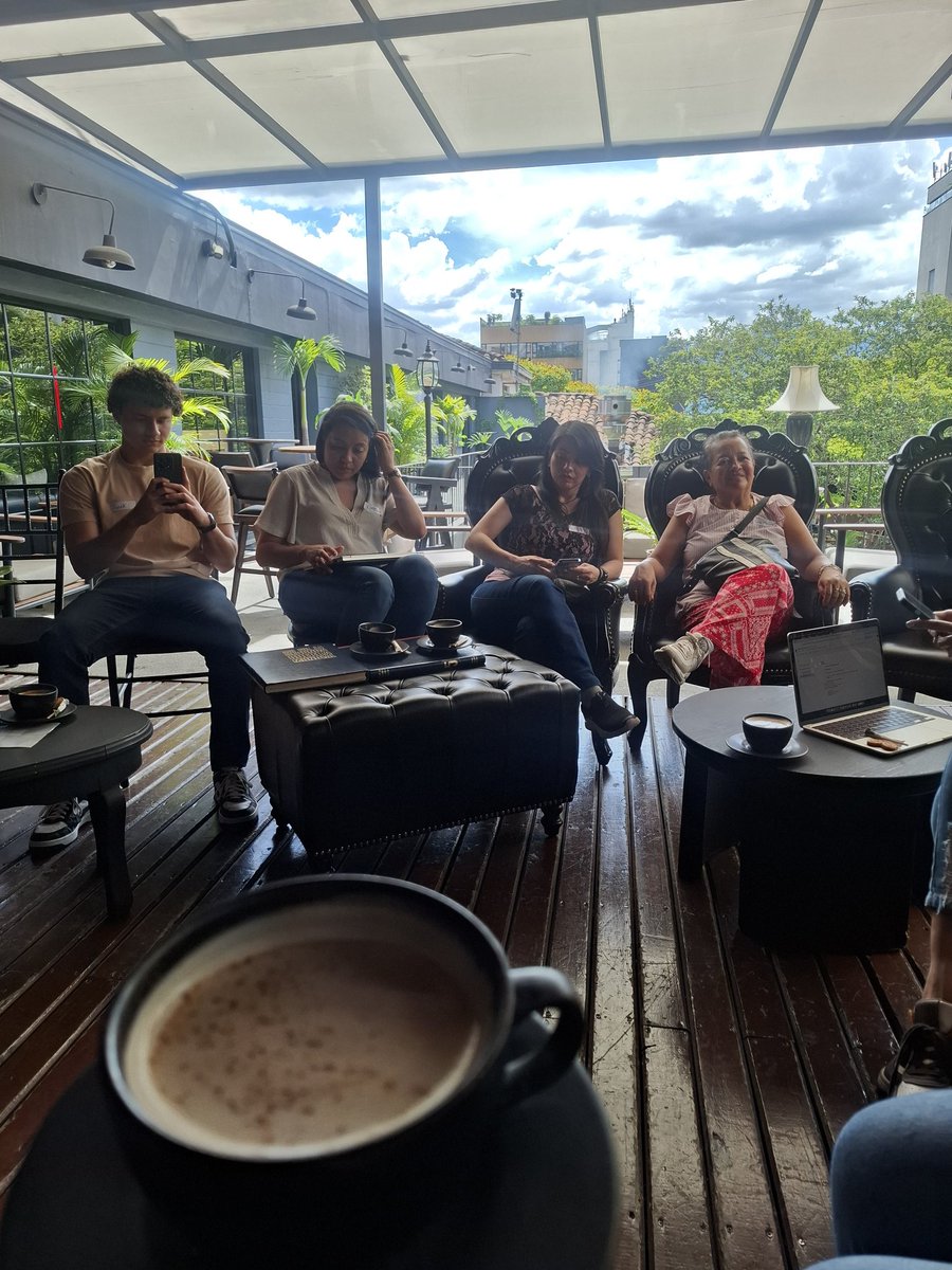 Danimonclou's tweet image. Nuestro tercer encuentro de @CriptoCafecito muchas dudas, muchas respuestas 🗣 Eso es conexión, aprendizaje y mucho amor por blockchain y la comunidad ☕️