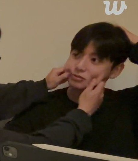 myyouwithjk's tweet photo. JUNGKOOK IS VMIN'S BABY 😭😭😭 https://t.co/AvAEFKm8gt