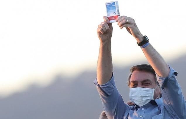 PedroRonchi2's tweet image. Porque ninguém negava vacina até um negacionista ser eleito presidente.