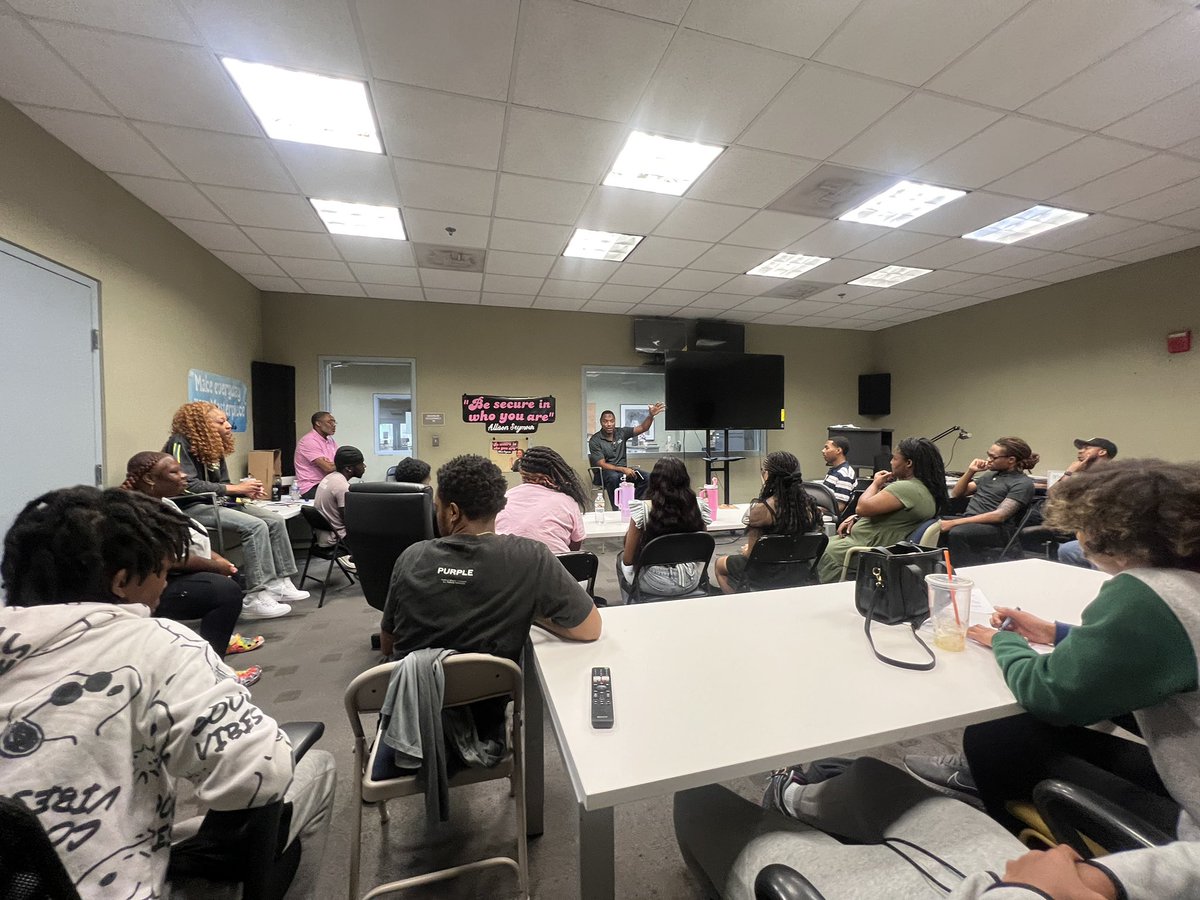 bootsyvegas's tweet image. Thank you sooooo much to the amazing @Wisdommartintv for spending the day @DCDPR Deanwood Radio broadcast program discussing his Media journey & his new book called unconventional wisdom conversations with Legends which is available now. Thank you as always Wisdom we appreciate…