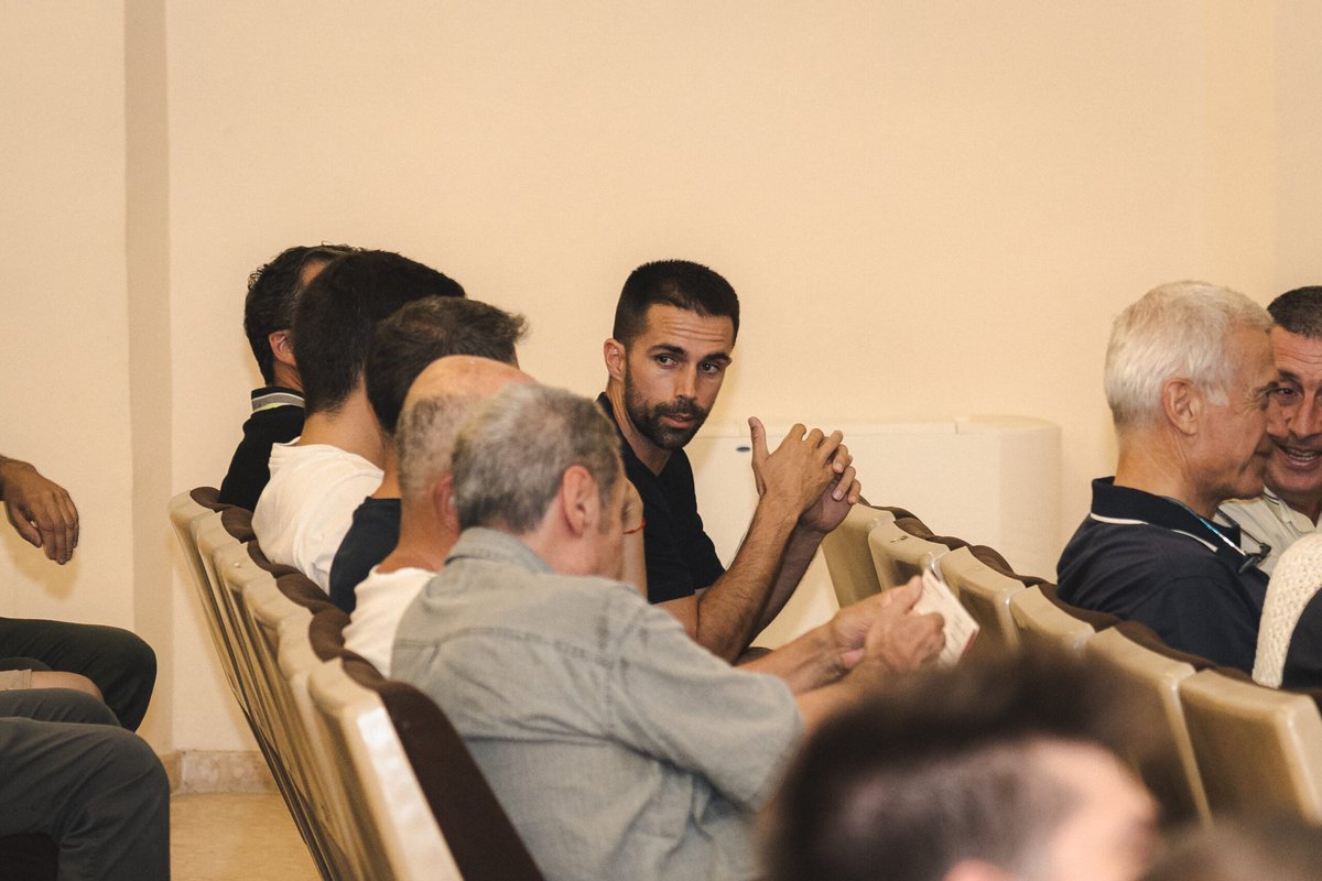 [GALERIA DE FOTOS]: 🎀📸 Totes les imatges de la presentació d'un nou curs carregat d'il·lusió. Sessió del nostre fotògraf <a href="/PaauGonzalezF/">Pau Gonzalez Ferrer</a>!
| ueolot.com/2025/07/16/pre…

#UnAltreFutbolÉsPossible #2RFEF3