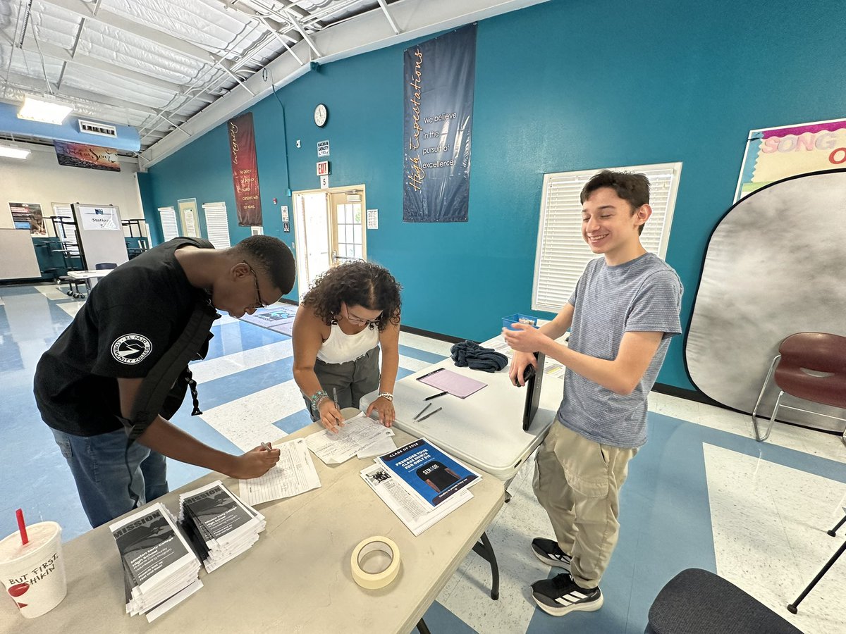 Drew Dungan (@dungan_mechs) on Twitter photo StuCo Officers & Members welcome our #PhoenixFamily back at Registration all week while explaining our exciting Phoenix Community Volunteer Program and take ID photos #TeamSISD #ALLIN <a href="/missionechs/">Mission Early College High School</a> StuCo Officers & Members welcome our #PhoenixFamily back at Registration all week while explaining our exciting Phoenix Community Volunteer Program and take ID photos #TeamSISD #ALLIN <a href="/missionechs/">Mission Early College High School</a>