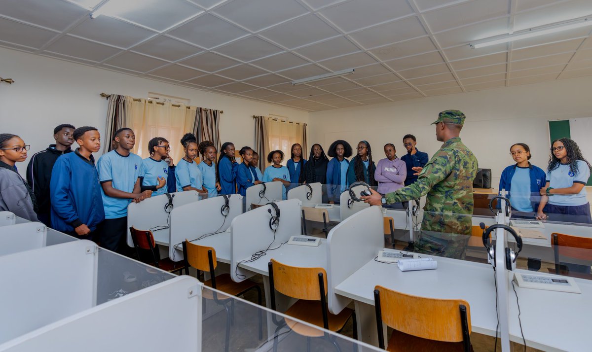 ChroniclesRW's tweet image. UPDATE: Getting elite kids to choose the military. Students of Trinity International Academy school (Kigali), visit RDF Combat Training Centre Gabiro. Welcomed by Maj Gen Denis Rutaha, the Commandant, who briefed them on RDF Ethics, Values and the role of training centers.