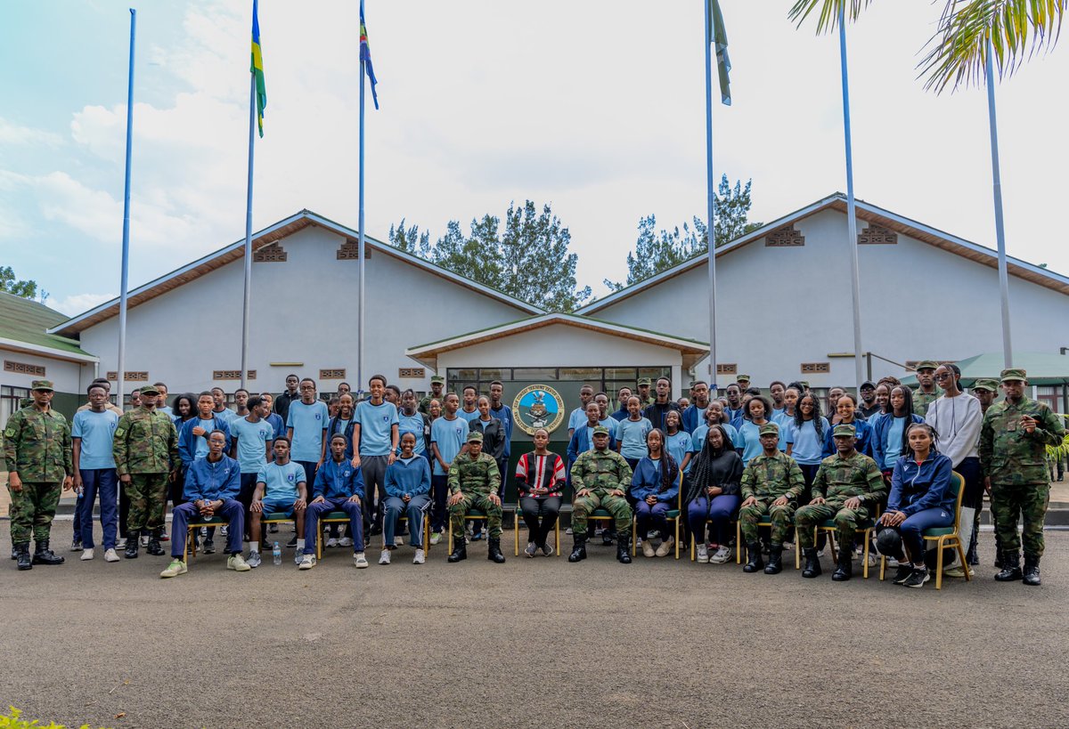 ChroniclesRW's tweet image. UPDATE: Getting elite kids to choose the military. Students of Trinity International Academy school (Kigali), visit RDF Combat Training Centre Gabiro. Welcomed by Maj Gen Denis Rutaha, the Commandant, who briefed them on RDF Ethics, Values and the role of training centers.