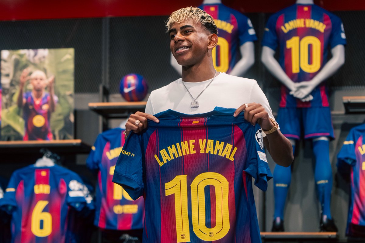 Onze (@onzetv3) on Twitter photo ⭐️ LAMINE YAMAL, EL NOU 10
🏟️ AJORNAT EL RETORN AL CAMP NOU
⏰ 23h <a href="/esport3/">Esport3</a> #OnzeE3
🎙️ <a href="/Marc_Cornet/">Marc Cornet Plana</a>
🗣️ <a href="/laiatudel/">Laia Tudel Prades</a>, <a href="/AinaCer/">Aina Cerdà</a>, <a href="/lluiscarrasco/">LLUíS CARRASCO</a> i <a href="/JoanPoquiEraso/">Joan Poquí</a>
🚨 I a més, Òscar Pérez Dolz i Òscar Nin (<a href="/mjesusostolaza/">Òscar Nin</a>)
▶️ som3cat.video/Onze ⭐️ LAMINE YAMAL, EL NOU 10
🏟️ AJORNAT EL RETORN AL CAMP NOU
⏰ 23h <a href="/esport3/">Esport3</a> #OnzeE3
🎙️ <a href="/Marc_Cornet/">Marc Cornet Plana</a>
🗣️ <a href="/laiatudel/">Laia Tudel Prades</a>, <a href="/AinaCer/">Aina Cerdà</a>, <a href="/lluiscarrasco/">LLUíS CARRASCO</a> i <a href="/JoanPoquiEraso/">Joan Poquí</a>
🚨 I a més, Òscar Pérez Dolz i Òscar Nin (<a href="/mjesusostolaza/">Òscar Nin</a>)
▶️ som3cat.video/Onze