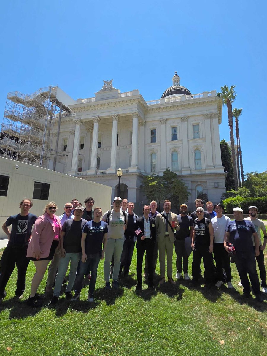 YIMBYDems's tweet image. YIMBY Democrats for America are in Sacramento today supporting @cayimby @yimbyaction @Scott_Wiener in the fight to build more multifamily housing near transit in California with SB 79!