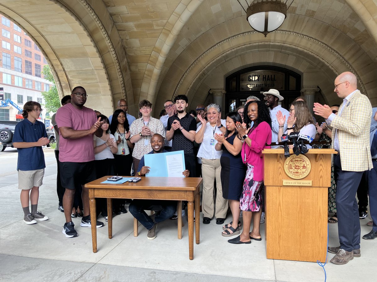 MayorMKE's tweet image. Today, I signed two housing ordinances: one allows accessory dwelling units (ADUs), and adopts our Housing Element plan to support more housing types across Milwaukee.
We’re working to expand housing options for all residents.
Learn more: engage.milwaukee.gov/HousingElement