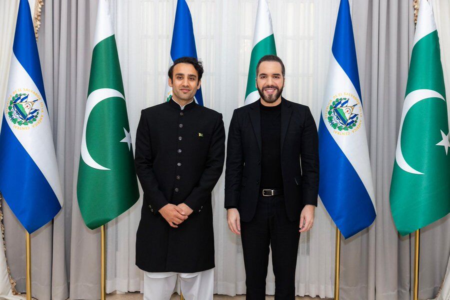 🚨 BREAKING: "Il Presidente Bukele incontra il Ministro del Crypto del Pakistan per discutere di mining di Bitcoin, riserve ed educazione"
