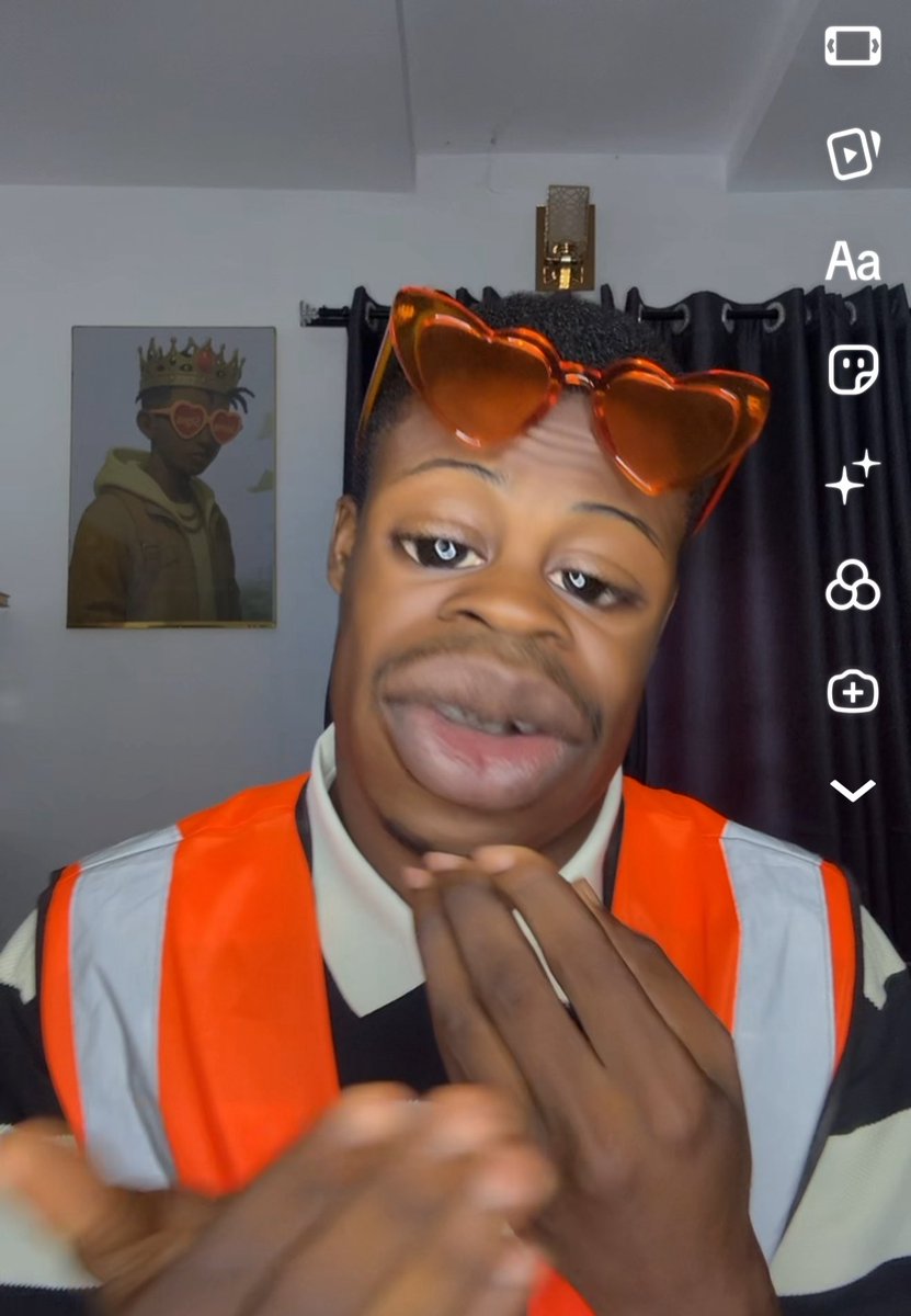If the King of Sign is begging like this, wetin me I go con do? 😂😂😂
I go unlock my begging skill now,  
All OGs I'm coming for you guys first 😂🫵 gib me oranges 🍊
