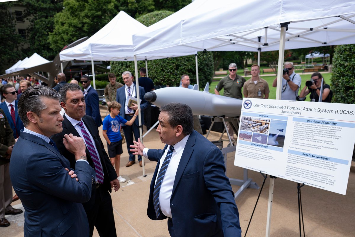 DoDCTO's tweet image. UNLEASHING U.S. DRONE DOMINANCE 🇺🇸
@SecDef and @USDREMichael toured our "drone petting zoo" in the Pentagon courtyard today to see American-made prototypes that have been rapidly developed in 12-24 months.
Accelerated Innovation = Peace Through Strength