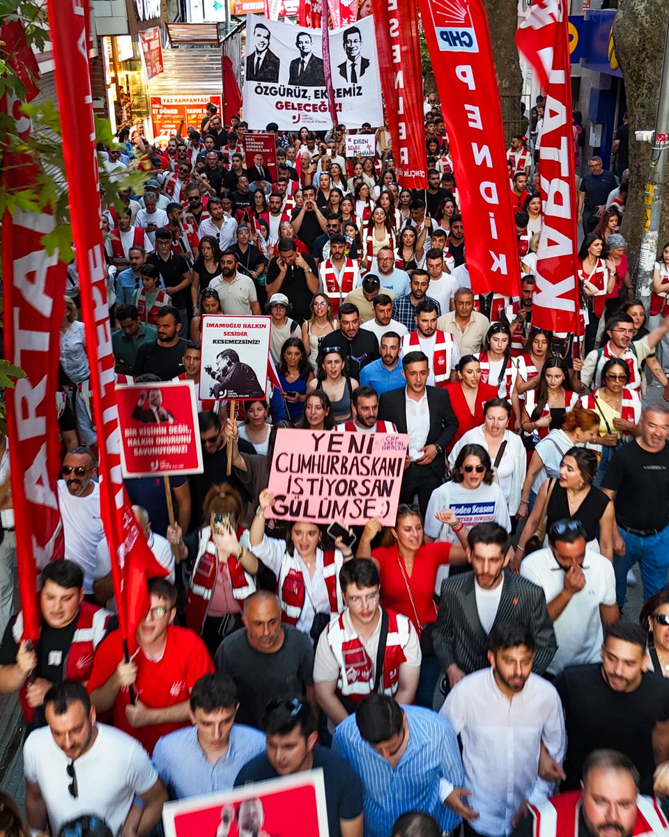 Her meydanda daha kalabalığız, her gün daha güçlüyüz.

Genel Başkanımız Özgür Özel’in öncülüğünde mücadelemizi her meydana kazıyacağız. Cumhurbaşkanı Adayımız Ekrem İmamoğlu ve tüm yol arkadaşlarımızı alacağız.

Kartal’dan İstanbul’a, İstanbul’dan Türkiye’ye tarih yazacağız.