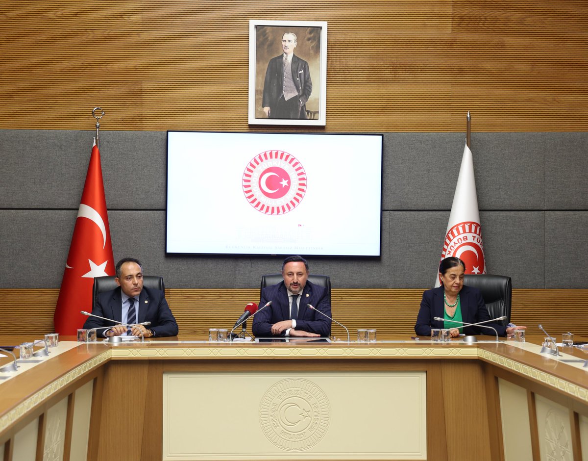 iekarayel's tweet image. TBMM Türkiye-AB Karma Parlemento Komisyonu’nun Divan Üye seçimlerini tamamladık.

Komisyon Başkanlığı görevine şahsımı yeniden layık gören Cumhurbaşkanımız Sn.@RTErdogan başta olmak üzere,TBMM Başkanımız Sn.@NumanKurtulmus ve Grup Başkanımız Sn.@avabdullahguler’e teşekkür ederim.