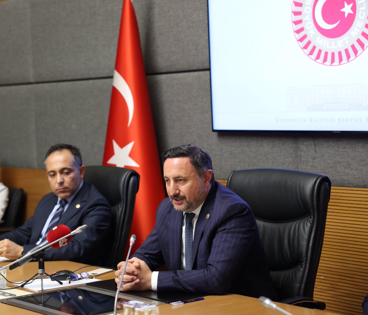 iekarayel's tweet image. TBMM Türkiye-AB Karma Parlemento Komisyonu’nun Divan Üye seçimlerini tamamladık.

Komisyon Başkanlığı görevine şahsımı yeniden layık gören Cumhurbaşkanımız Sn.@RTErdogan başta olmak üzere,TBMM Başkanımız Sn.@NumanKurtulmus ve Grup Başkanımız Sn.@avabdullahguler’e teşekkür ederim.