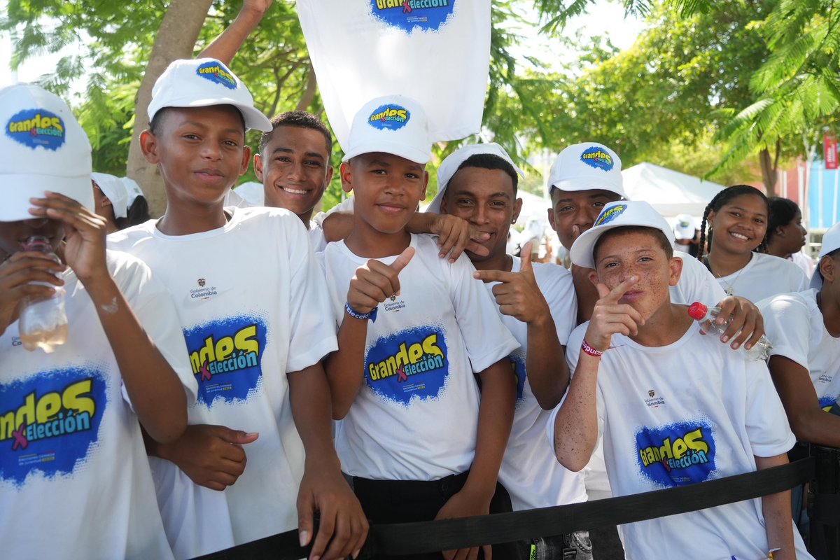 #GrandesXElección 🙌🏻🗳️ | El próximo 19 de octubre, los y las jóvenes de Colombia, eligen a sus representantes en los Consejos Municipales y Locales de Juventud. 

Una instancia que permite a distintos jóvenes participar en el desarrollo de políticas públicas para sus territorios.