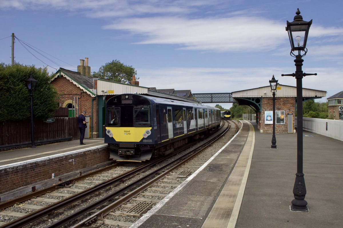 Dominic_Noades's tweet image. For the first time in my life, I visited the Isle of Wight today. A very long day out, but enjoyable.
The Island Line & Isle of Wight is fantastic, I thoroughly enjoyed it and hope to return one day soon.
Some pictures of 484001 & 484005 on the Island Line are seen below! π