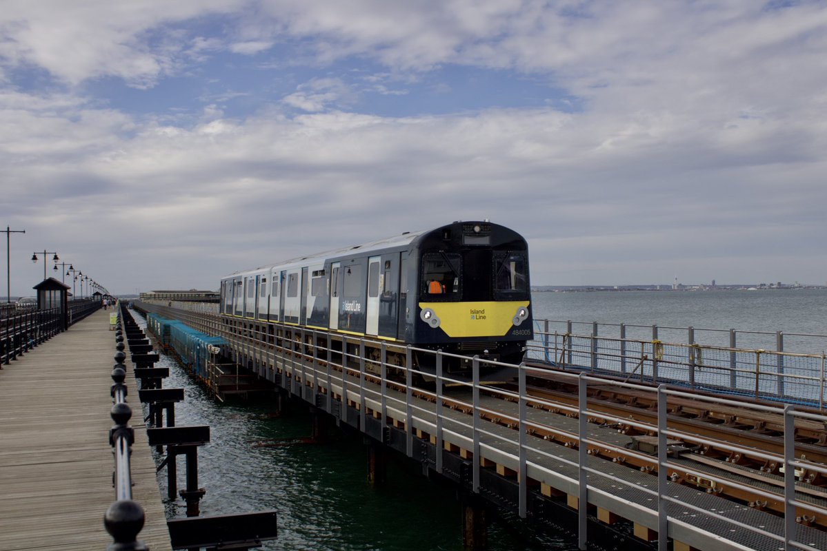 Dominic_Noades's tweet image. For the first time in my life, I visited the Isle of Wight today. A very long day out, but enjoyable.
The Island Line & Isle of Wight is fantastic, I thoroughly enjoyed it and hope to return one day soon.
Some pictures of 484001 & 484005 on the Island Line are seen below! π