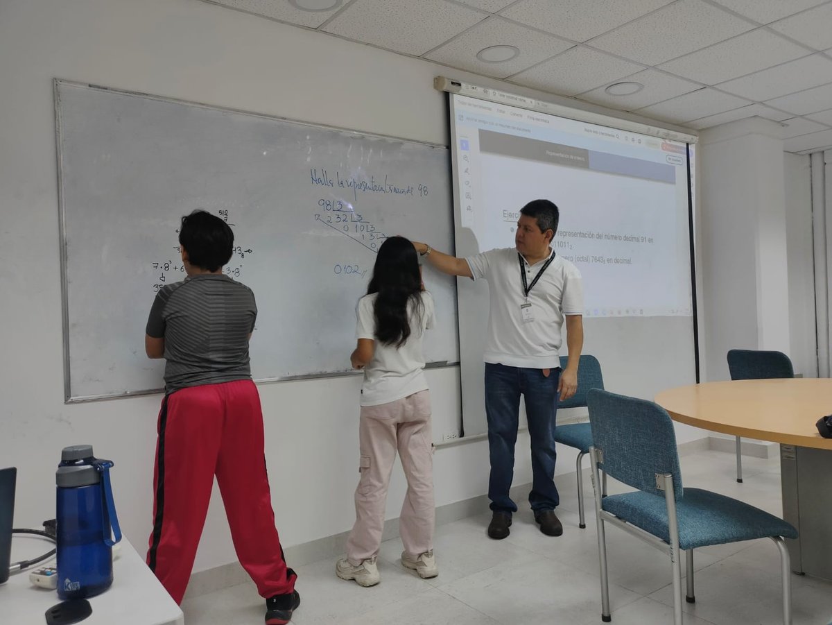 El 5 de julio se realizaron los talleres ESTALMAT en la #FCNM, dirigidos por los docentes Ángel Guale y Ebner Pineda, donde se abordaron temas de teoría de números y nudos matemáticos.

Agradecemos a <a href="/espol/">ESPOL</a>  y <a href="/CEDIAec/">CEDIA</a> por su apoyo en esta iniciativa.