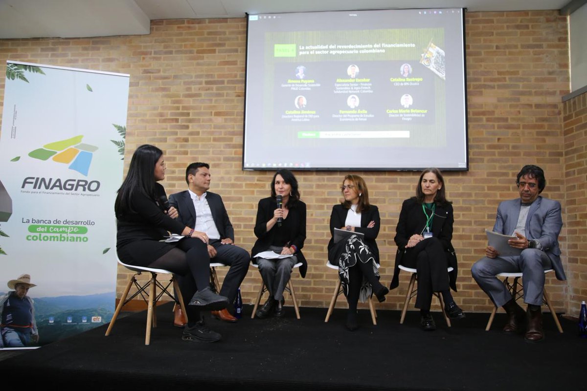 PnudColombia's tweet photo. 🗓️ En este panel se generó una conversación sobre experiencias, retos y oportunidades del crédito agropecuario para acompañar procesos hacia una agricultura regenerativa y positiva con la naturaleza. https://t.co/3H93VcNP1o