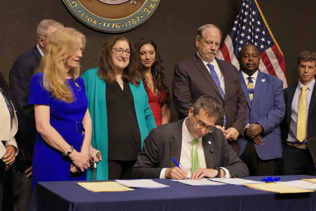 MattMeyerDE's tweet image. Lowering energy costs and protecting our environment aren’t competing goals—they’re shared responsibilities. Today, we’re delivering real relief and real results, signing bills to empower low- and moderate-income families.
We're strengthening utility oversight to curb…