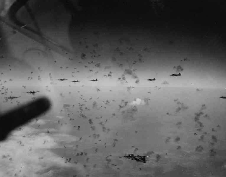 WW2Facts's tweet image. Boeing B-17 Flying Fortress bombers amidst heavy flak fire over Merseburg, Germany, in 1944.
#History #WWII