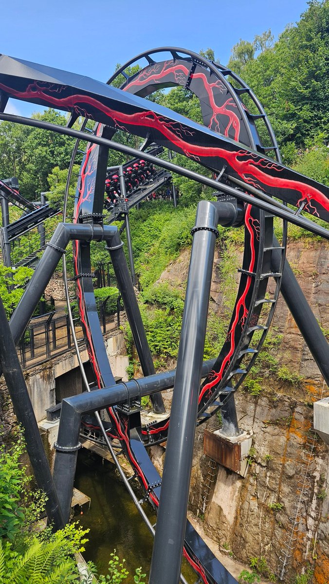 Hot one today at Alton Towers 🎢 Father daughter time with my eldest ❤️😊

#Altontowers #Nemisis #adventuretime #NaturePhotography #Rollercoaster #SummerVibes
