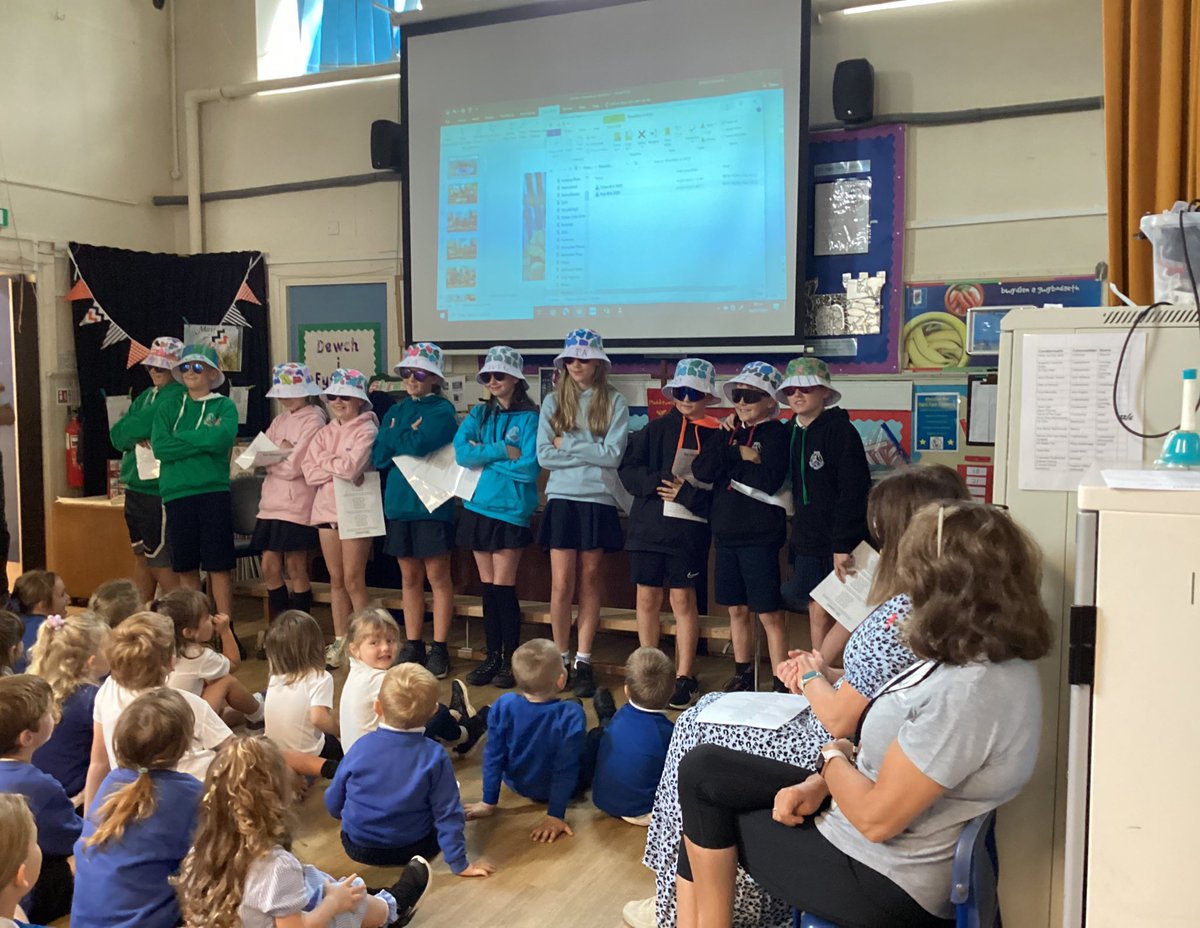 Cafwyd gwasanaeth ffarwelio hyfryd gyda chriw plant Bl 6 heddiw. Dymuniadau gorau i chi gyd blantos! Da chi gyd wedi bod yn sêr! 👏👌🌟 We had a lovely farewell service with Year 6 pupils today. Best wishes to you all, you’ve all been brilliant! 👏👌🌟#balch