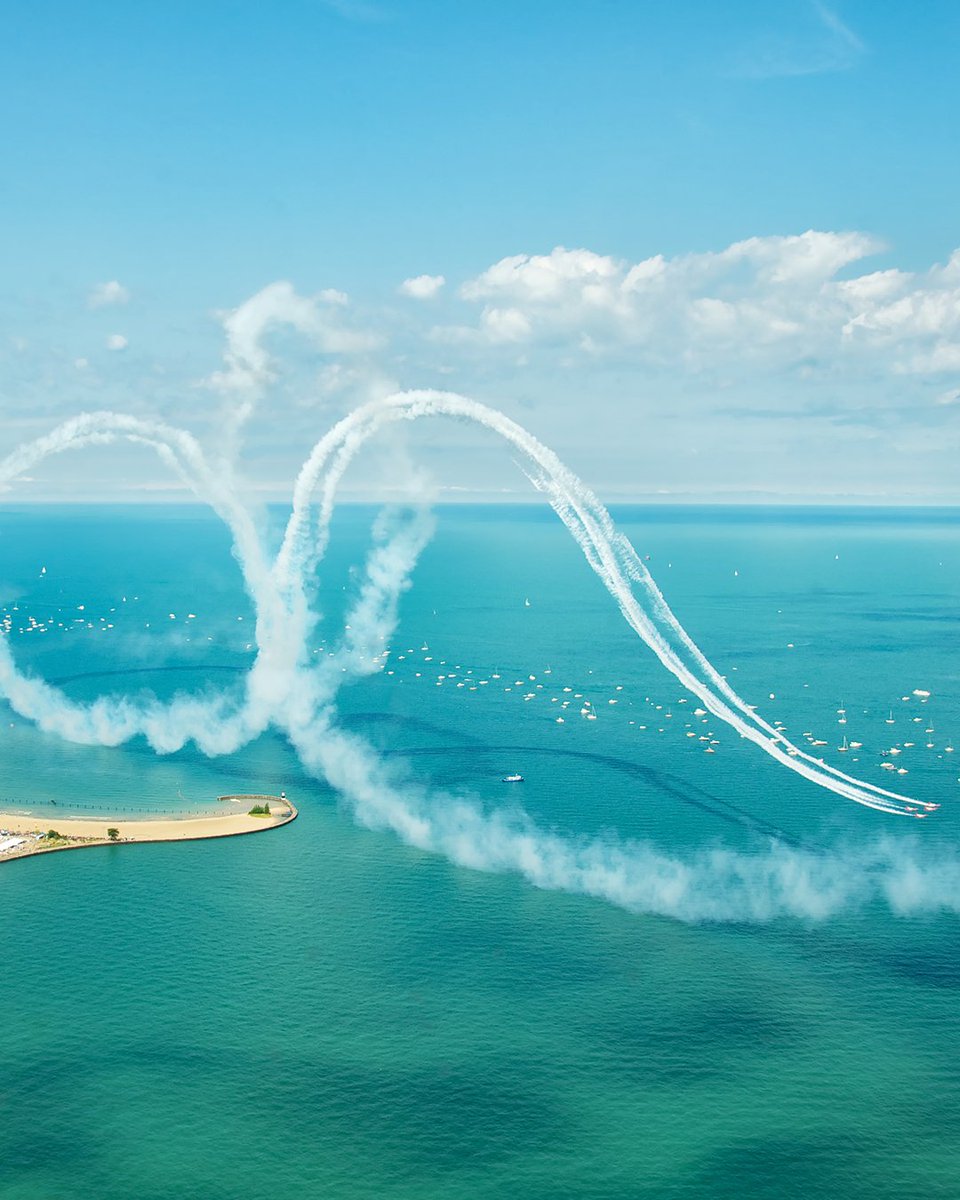 NavyPier's tweet image. One month until the iconic Chicago Air &amp;amp; Water Show! Catch the action pier-side at Navy Pier with cruises, food &amp;amp; drinks, and free live music all weekend long. ✈️🌊  Learn more: bit.ly/3SA2DJS
