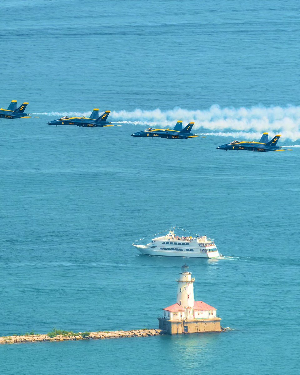 NavyPier's tweet image. One month until the iconic Chicago Air &amp;amp; Water Show! Catch the action pier-side at Navy Pier with cruises, food &amp;amp; drinks, and free live music all weekend long. ✈️🌊  Learn more: bit.ly/3SA2DJS