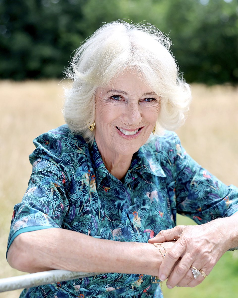 RoyalFamily's tweet image. Ahead of Her Majesty’s 78th birthday tomorrow, a new picture of The Queen has been released by Buckingham Palace.
The image was taken this month, in the garden at Raymill, Her Majesty’s private home in Wiltshire, by Chris Jackson.
📷 @ChrisJack_Getty