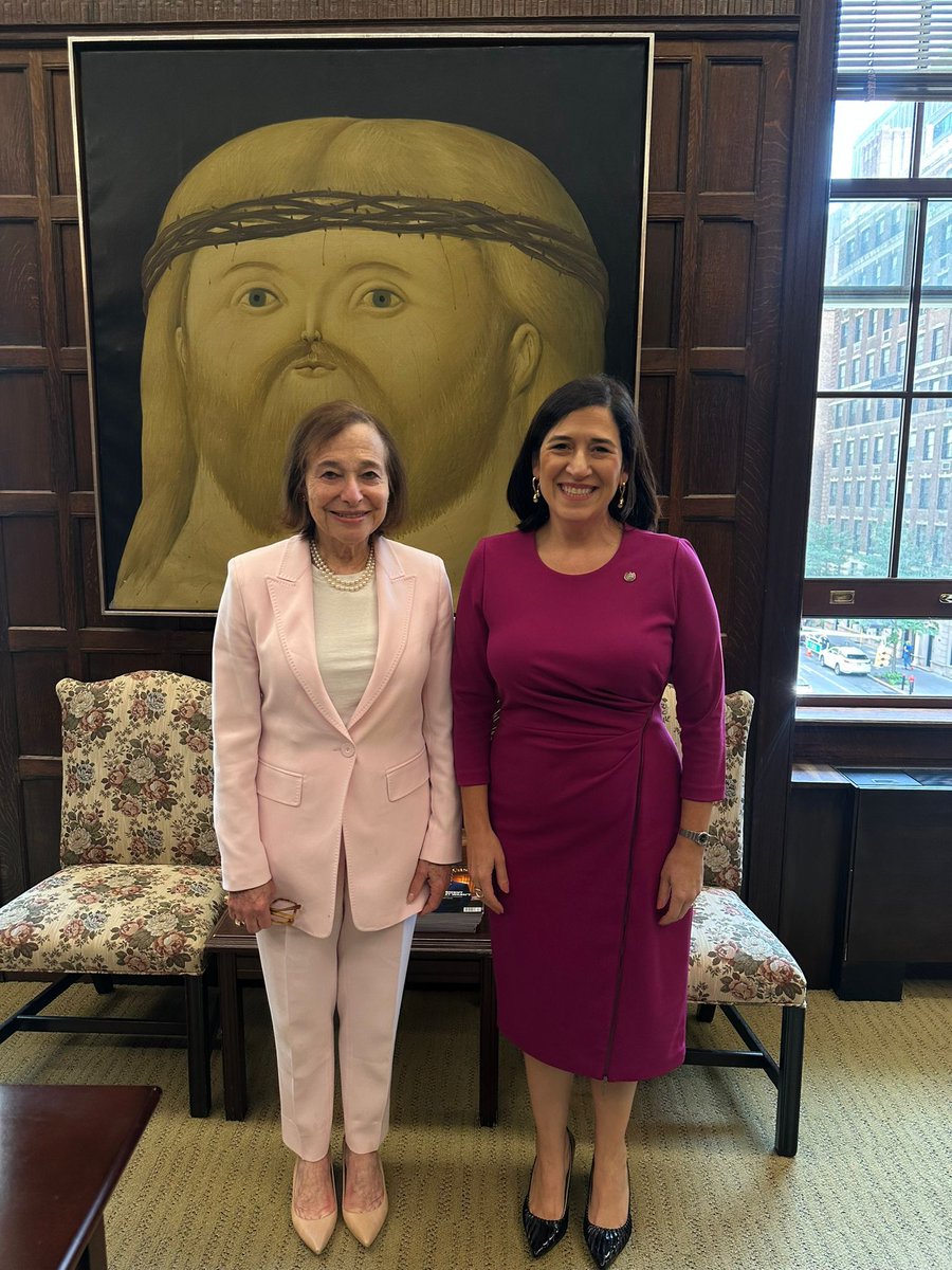 ASCOA's tweet image. On July 16, AS/COA was honored to host @MariaLuisaHayem, minister of economy of El Salvador, for a private meeting with our members in New York. 🇸🇻
Minister Hayem shared El Salvador’s strategy to unlock inclusive and sustainable economic growth, highlighting reforms to reduce…