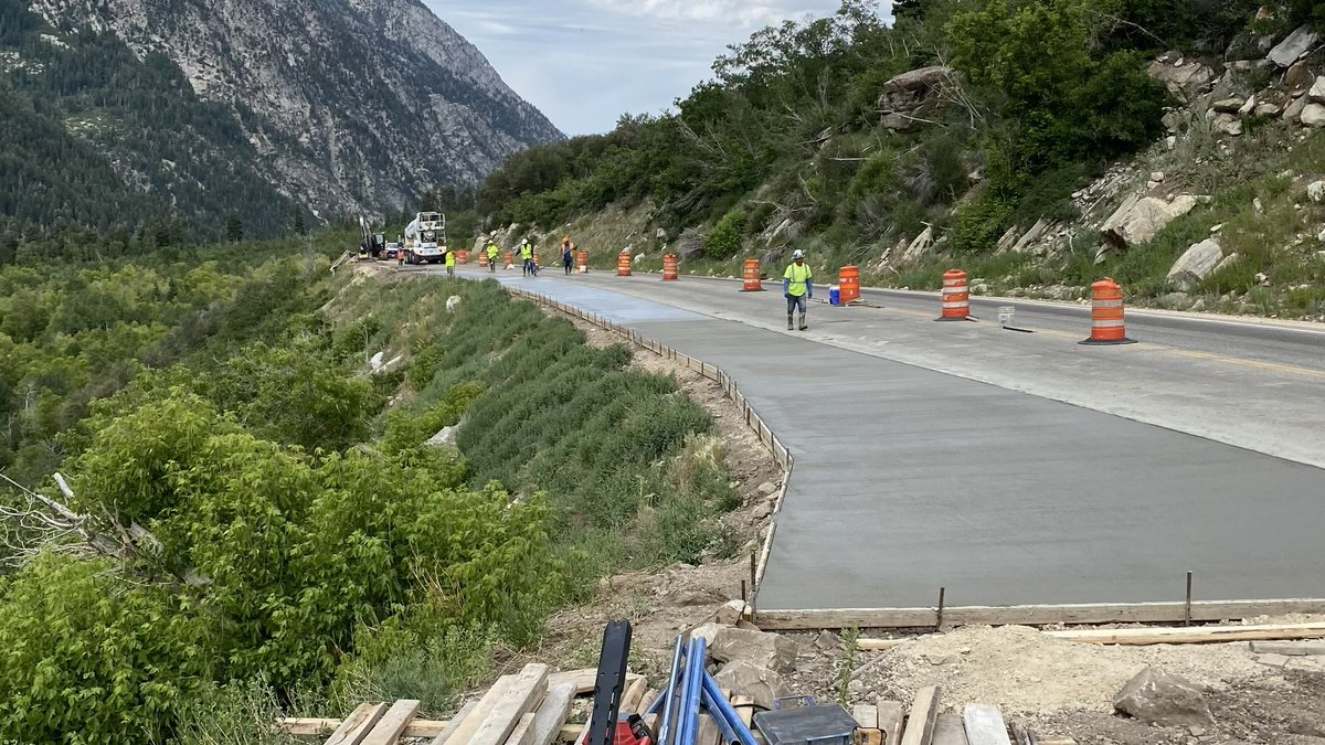 👋 SR-210 UPDATE 
🦺Construction for barrier replacement and gas line relocation is ongoing, estimated to be completed in early August.

📍Expect one-way traffic with temporary signals near Tanners Flat Campground (MP 8) &amp; delays in area.