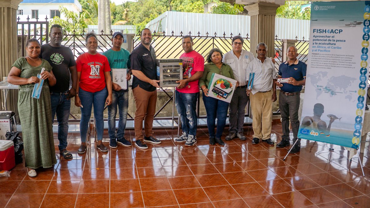A través de #FISH4ACP, 12 asociaciones de pescadores de Barahona, Azua, Pedernales y San Pedro de Macorís fueron fortalecidas con equipos y materiales, mejorando medios de vida y promoviendo buenas prácticas y transformación del pescado. 

<a href="/EU_Partnerships/">EU International Partnerships 🇪🇺</a> <a href="/BMZ_Bund/">Bundesentwicklungsministerium</a> <a href="/PressACP/">OACPS Secretariat</a>
