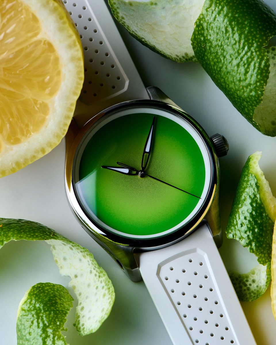 EuropeanWatchCo's tweet image. ☀️ When your watch hits harder than a summer spritz.

The H. Moser &amp;amp; Cie. Pioneer Concept “Citrus” isn’t just a burst of color - it’s pure summer energy!

No logo. No markers. Just an electric lime-green gradient that looks like it was squeezed fresh and poured over one of the…