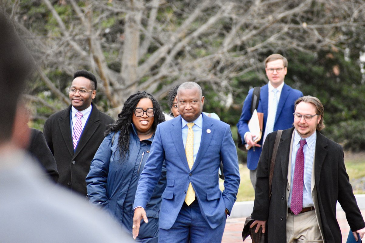 Jaaavis's tweet image. Democrats continue to outraise their opponents in most of the competitive House districts across the commonwealth. - @AndrewKerley_
open.substack.com/pub/virginiapo…
