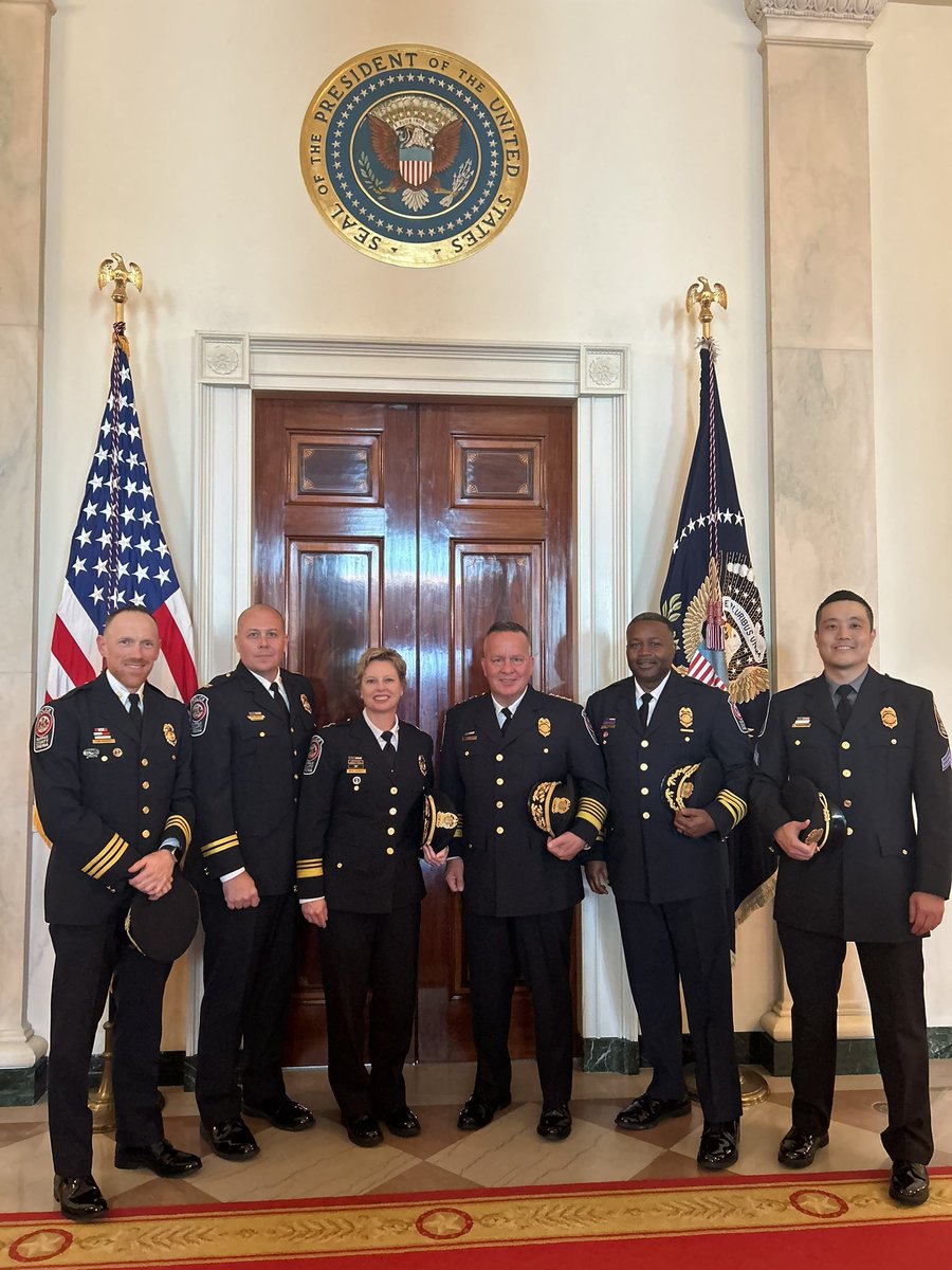 FairfaxCountyPD's tweet image. Today @ChiefKDavis and our Investigations Commanders joined public safety leaders for the signing of the HALT Fentanyl Act. Proud to stand together in support of efforts to address the impact of fentanyl in our communities. 🤝