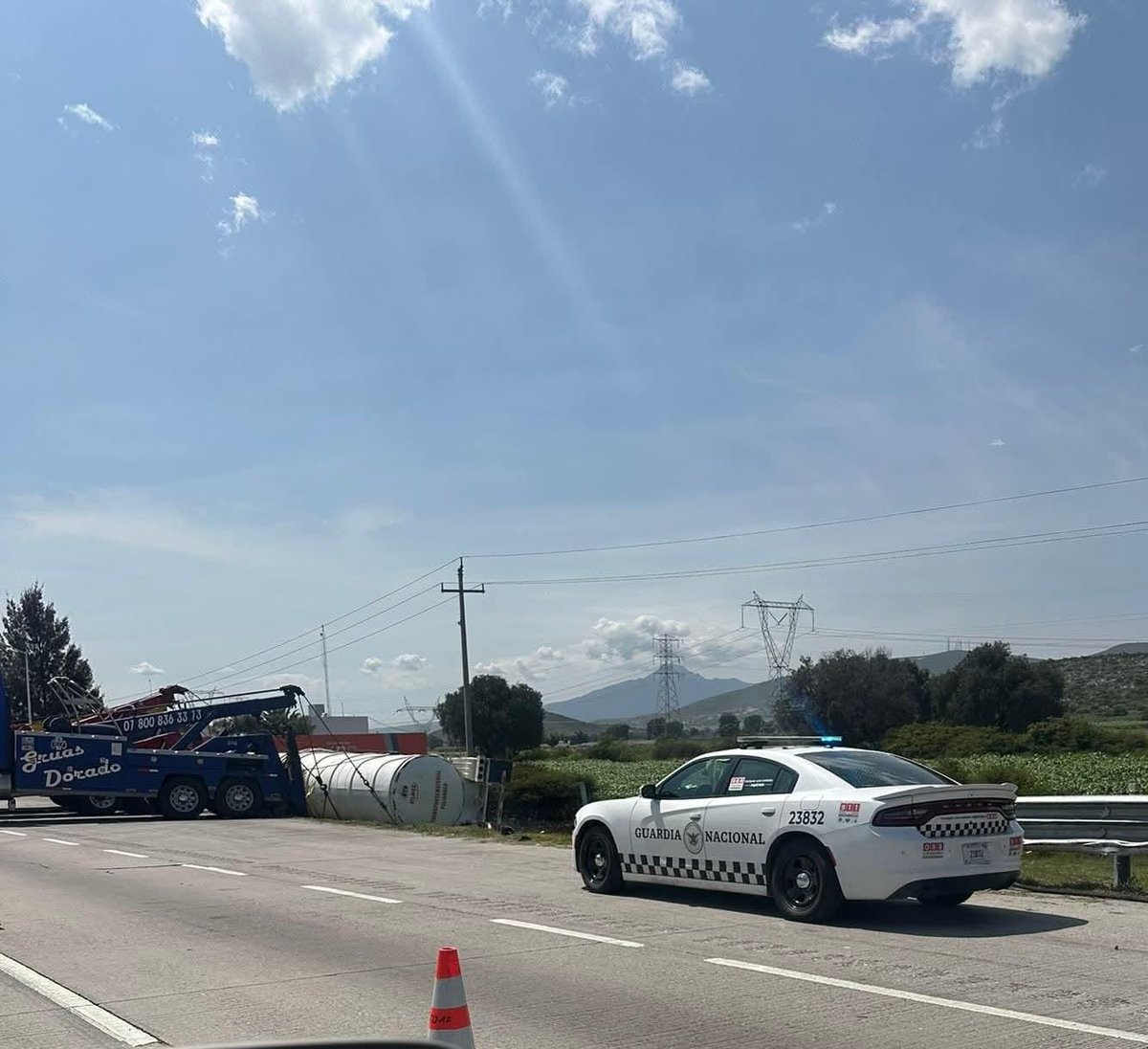 #ConexiónVial 🚗 Cierre a la circulación sobre la autopista Puebla-Orizaba, a la altura del km 158 en Acatzingo con dirección a Puebla.

El cierre se realiza por atención de maniobras para el retiro de tractocamión siniestrado.

Vía <a href="/Mau_Jimenz/">Amauri Jiménez</a>