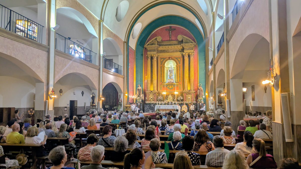 El barrio de El Carmen ha celebrado esta tarde la Santa Misa y Procesión con motivo de la festividad de la Virgen del Carmen. La concejala del Grupo Socialista, Montse Muro, ha asistido a estos actos religiosos.