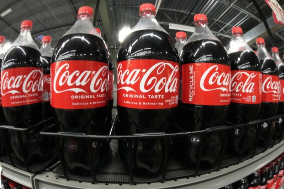 RedEaglePatriot's tweet image. 🚨 BREAKING: Trump announces agreement with Coca-Cola to switch from High Fructose Corn Syrup to Cane Sugar!
Another HUGE WIN for MAHA!