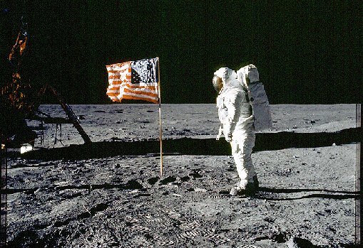 56 y ago, the impossible took flight. Apollo 11 left Earth w 3 astronauts and the dreams of a planet.
4 days later, one step changed history reminding us that curiosity, courage, and imagination know no bounds.
Today, we honor a moment that lifted our eyes to the stars. 🌕🚀🌌